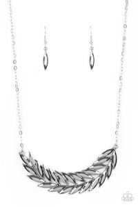 PAPARAZZI NECKLACE Flight of FANCINESS - Silver